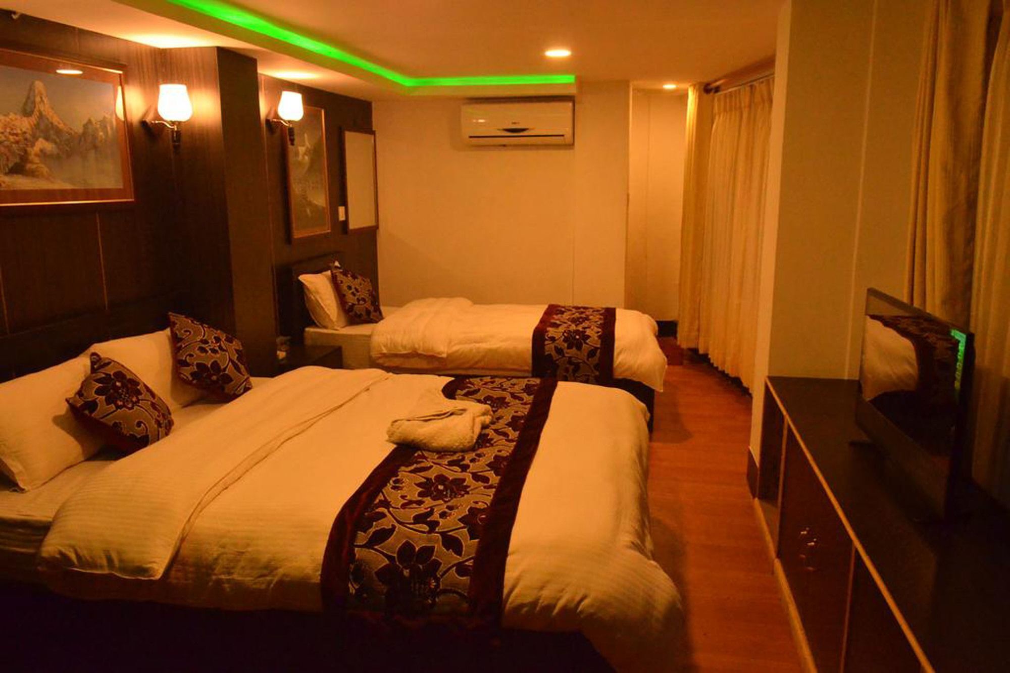 Hotel Holiday Inn كاتماندو المظهر الخارجي الصورة